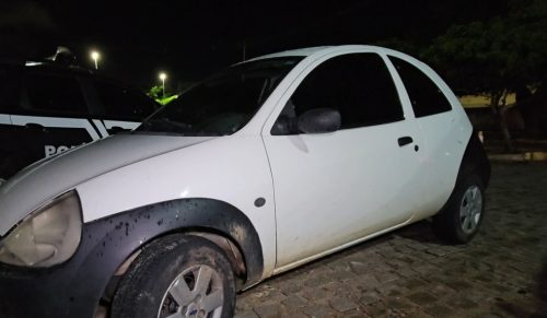 Suspeito havia roubado o carro da vítima, que foi localizado em uma rua próxima — Foto: Reprodução/Inter TV Cabugi