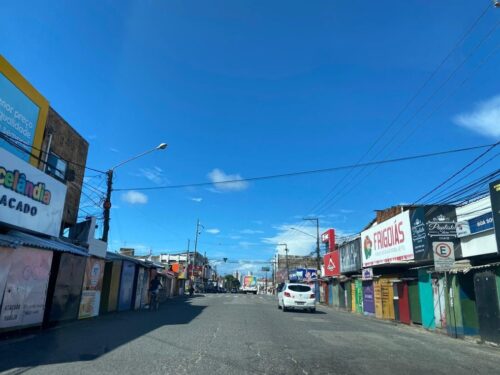 Comércio de rua fechado no bairro do Alecrim, em Natal - Foto ilustrativa — Foto: Augusto César Gomes