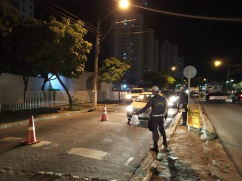 Infrator divulgava ação policial em grupos de WhatsApp na cidade de Parnamirim — Foto: Divulgação/Lei Seca