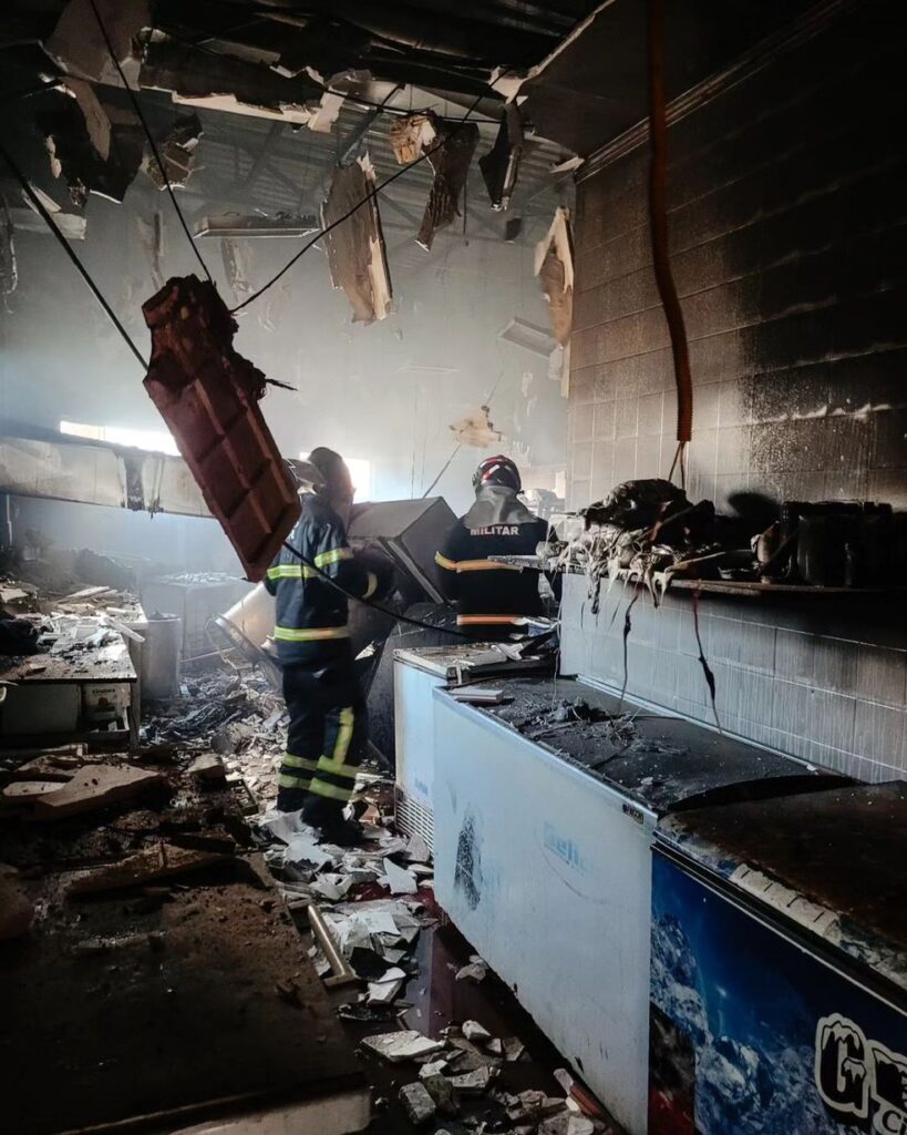 Restaurante fica destruído após incêndio em Mossoró — Foto: Corpo de Bombeiros