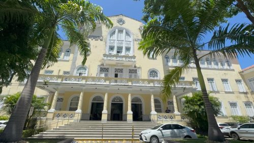 Maternidade Januário Cicco, em Natal, é parcialmente esvaziada por causa de problemas elétricos — Foto: Sérgio Henrique Santos/Inter TV Cabugi