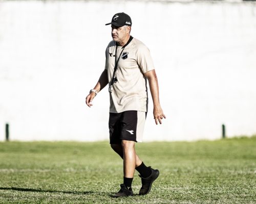 Marcelo Chamusca busca vaga para a final com o ABC — Foto: Guilherme Drovas/ABC