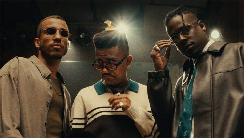 O trio Os Garotin percorre o Brasil com a turnê 'Pro Brasil cantar e dançar' — Foto: Maria Otávia / Divulgação