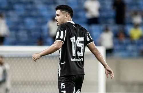 Jonathan entrou no lugar de Edson no clássico e foi bem — Foto: Guilherme Drovas/ABC