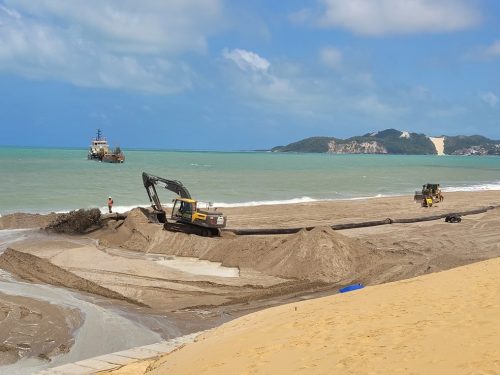 Obra de engorda na Praia de Ponta Negra (Arquivo) — Foto: Igor Jácome