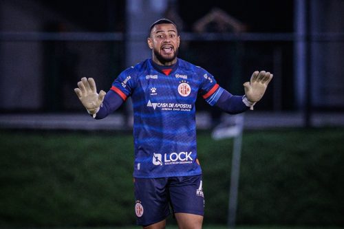Renan Bragança chega aos 100 jogos pelo América-RN — Foto: Gabriel Leite/América FC