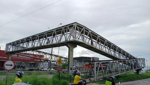 Passarela de onde a mulher caiu em Parnamrim, na Grande Natal — Foto: Brunno Rocha/Inter TV Cabugi