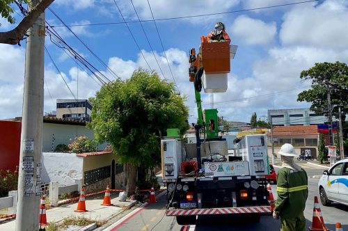 Cosern realiza serviços em ruas de Natal — Foto: Divulgação