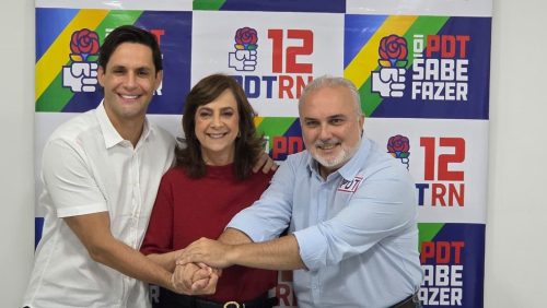 Rafael Motta, pré-candidato ao senado, ao lado de Márcia Maia, presidente do PDT estadual e Jean Paul Prates, primeiro suplente — Foto: Divulgação