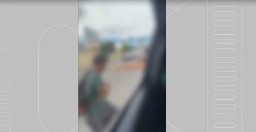 Menino que vendia paçocas sofre ofensas raciais em vídeo — Foto: Reprodução