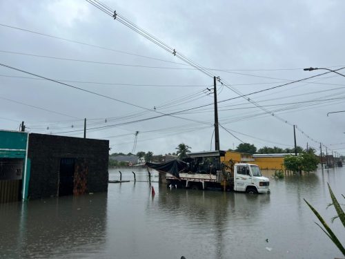 Alagamento em Jardim Primavera, na Zona Norte de Natal, em abril de 2026 — Foto: Stephany Souza/Inter TV Cabugi