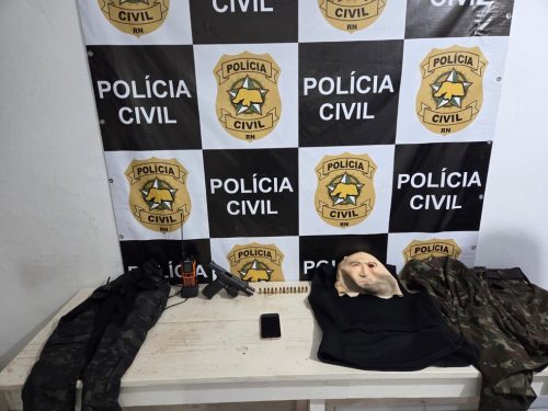 Segundo a Polícia, suspeito estava escondido na Praia de Pipa — Foto: PCRN/Divulgação