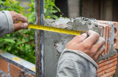 Muro alicerce base demarcado demarcação terreno medido tijolo cimento construção rn Rio grande do Norte Natal — Foto: Jcomp/Freepik