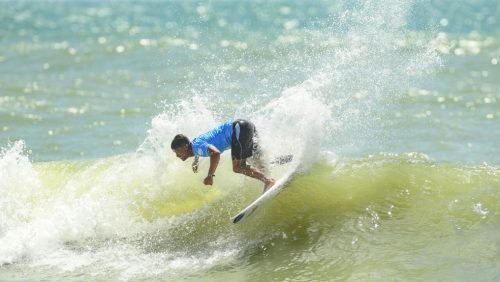 Deyvson Santos se destaca no primeiro dia da etapa Natal do Circuito Banco do Brasil de Surfe — Foto: WSL/Marcio David