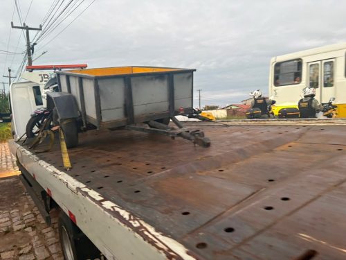 Motorista é preso por embriaguez com seis pessoas na carroceria — Foto: Divulgação