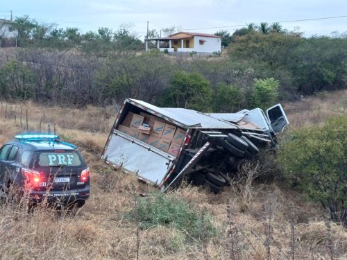 Carga de cigarros contrabandeados foi apreendido em São Vicente — Foto: Divulgação/PRF